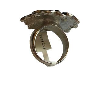 Silver ring with the flower top